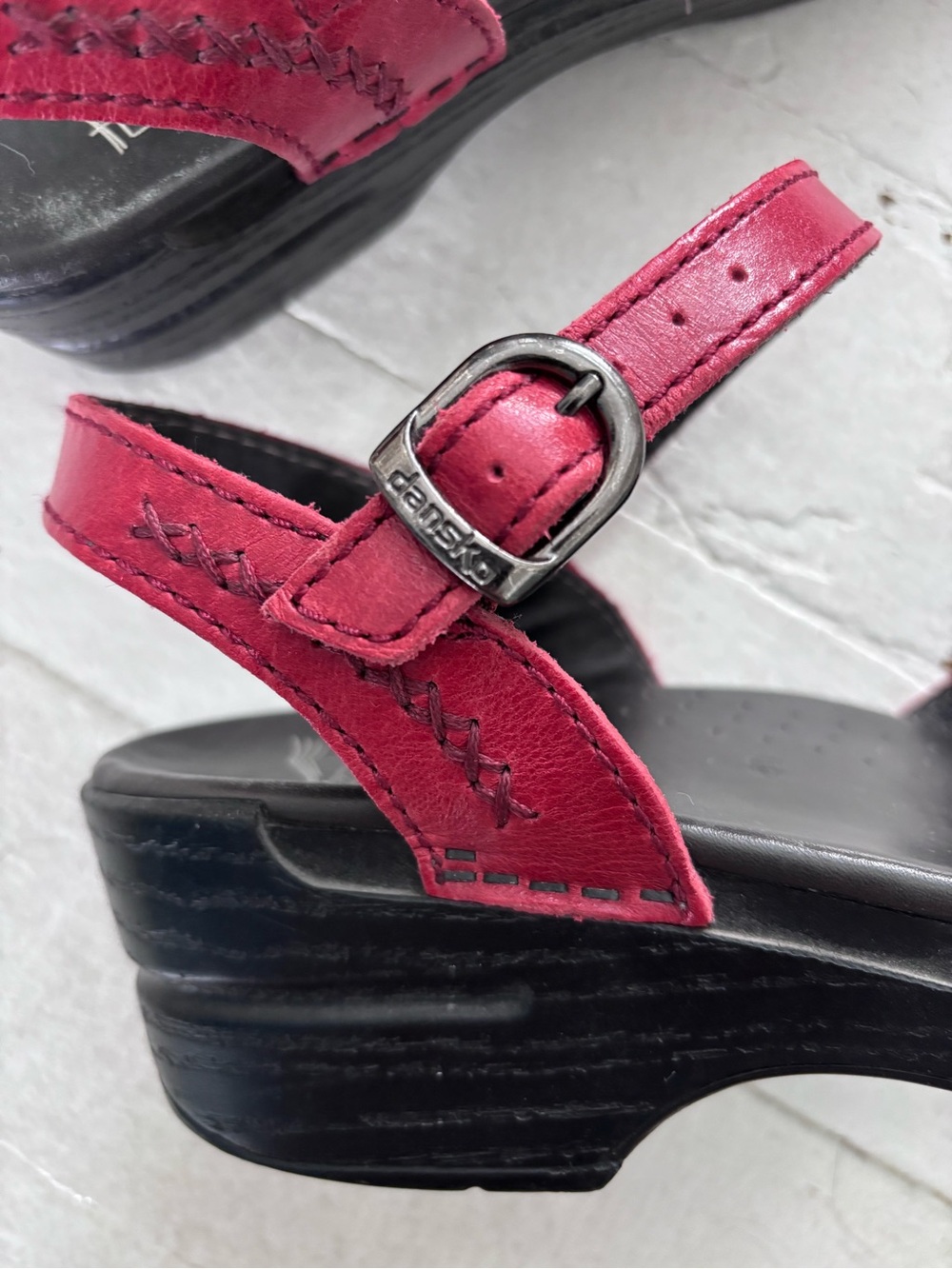 Dansko Maeve Red Leather Mary Jane Clogs Size 40 EUC - Picture 8 of 10